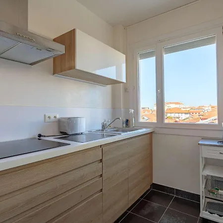 Studio Central A Jean De Luz Avec Wi-fi Gratuit, Cuisine Equipee Et Ascenseur - Fr-1-4-683 *